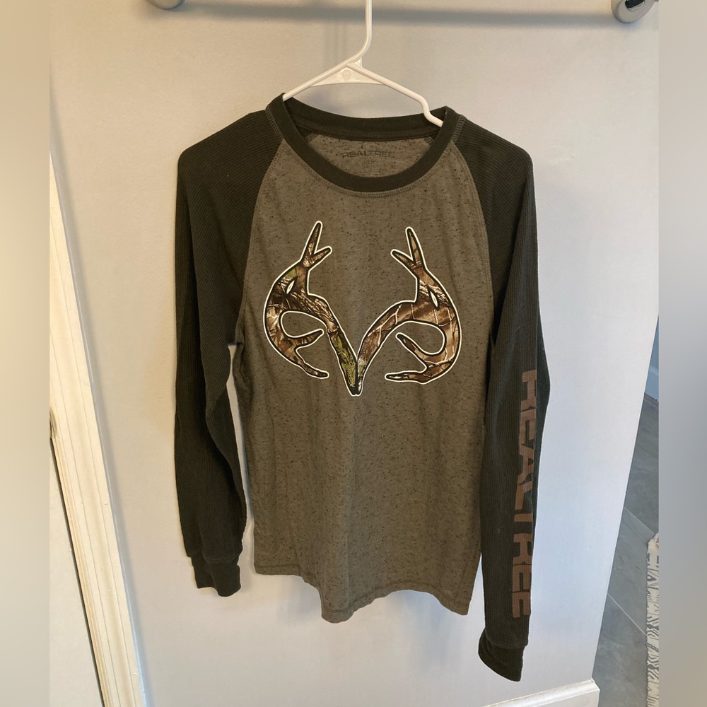 Realtree youth Sz small long sleeve green shirt with thermal/waffle sleeves